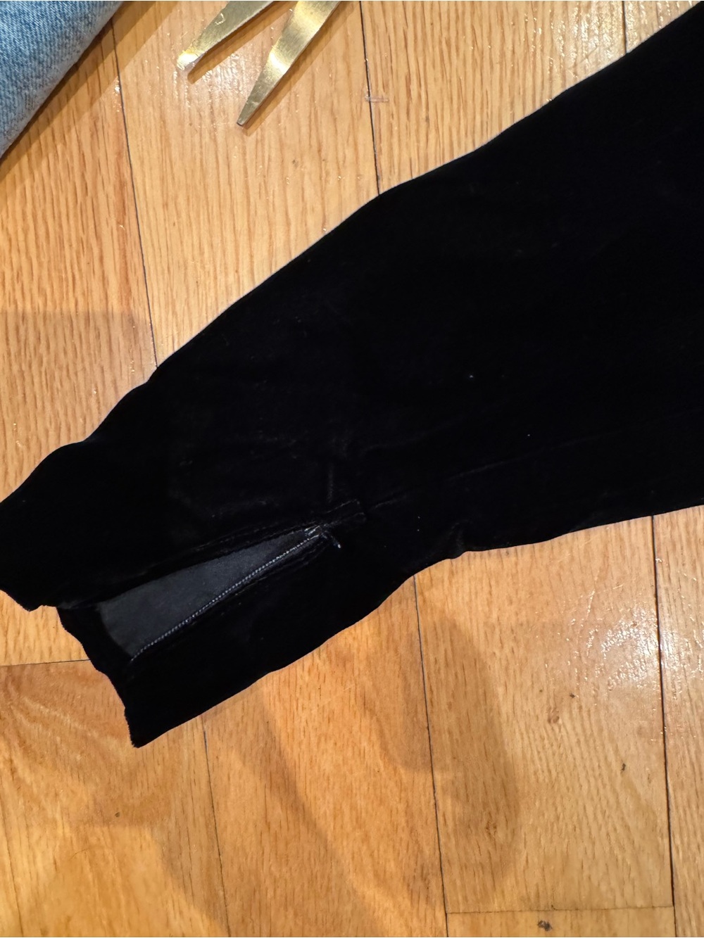 Vintage 1980s Oscar de la Renta ILGWU Union Made Black Velvet Evening Gown - Picture 11 of 16